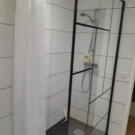 L'a N N E X E De Vic Le Comte Apartment *
